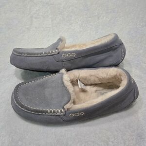 Women's UGG Slippers Suede Sheepskin Ansley Moccasins Slip On Size 9 Light Blue